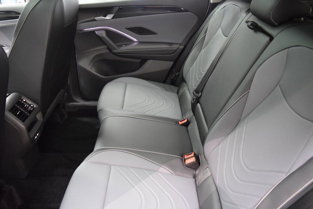 New 2025 Volkswagen Tiguan SE image 5