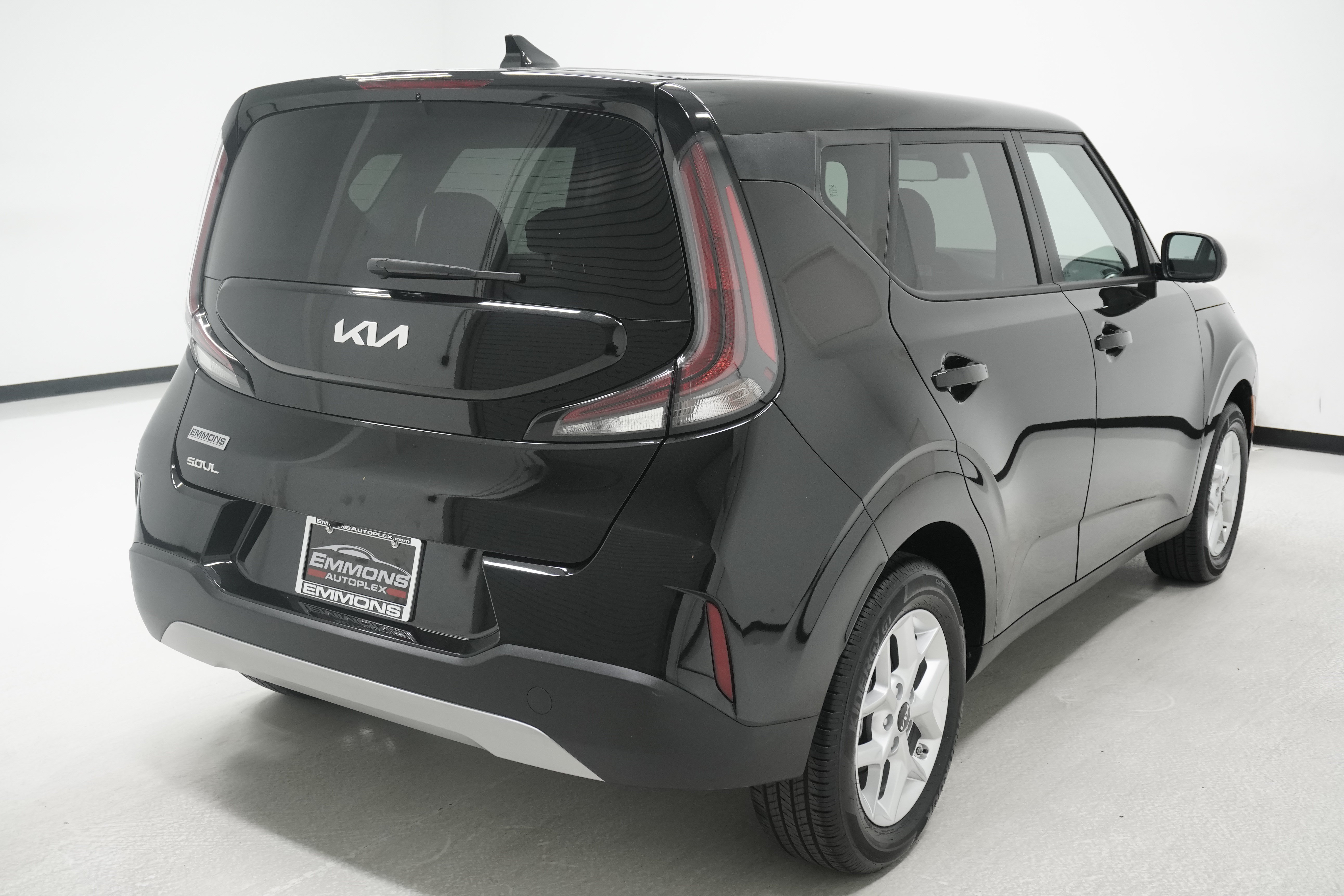 Used 2025 Kia Soul S FWD image 4