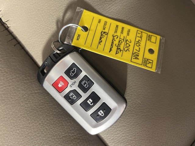 Used 2015 Toyota Sienna XLE image 17