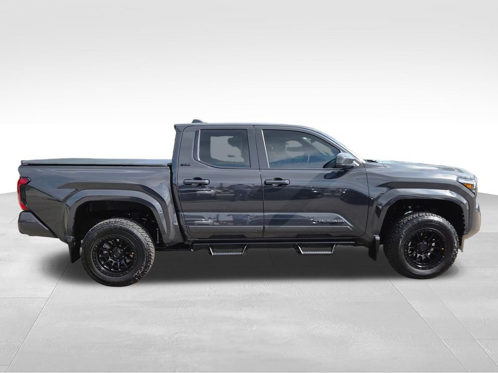 Used 2025 Toyota Tacoma SR5 AWD/4WD image 9