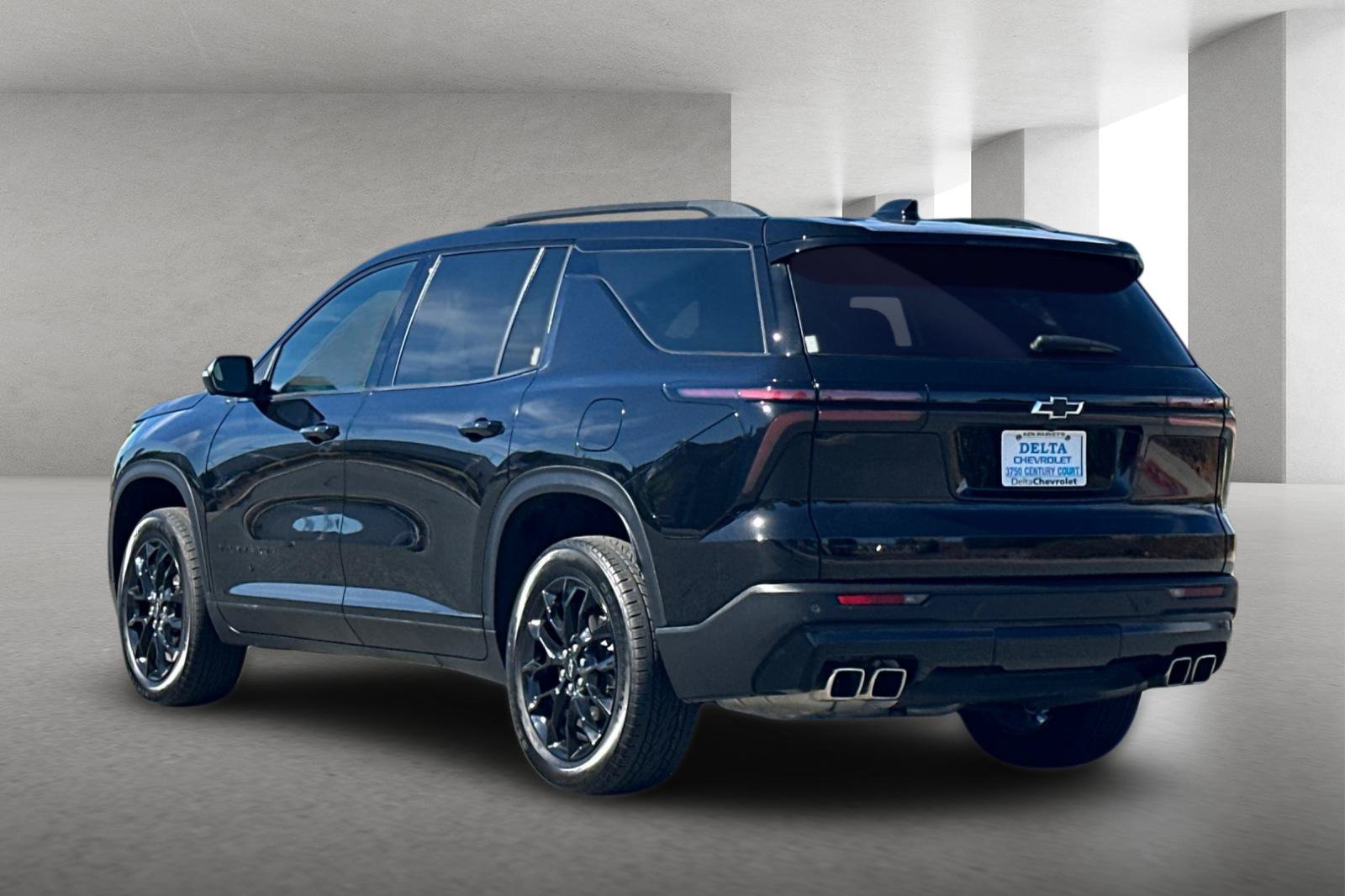 Used 2024 Chevrolet Traverse LT w/ Midnight/Sport Edition FWD image 6