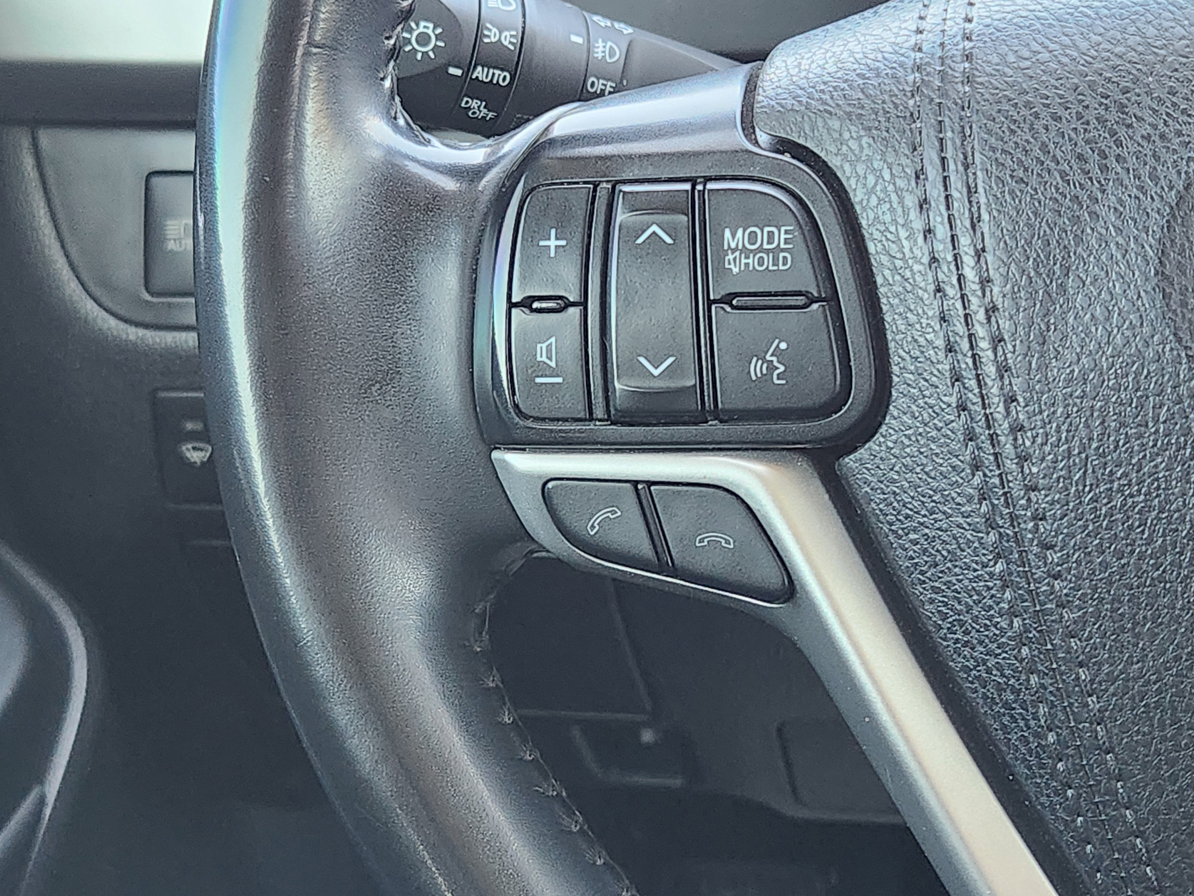 Used 2019 Toyota Highlander XLE image 28