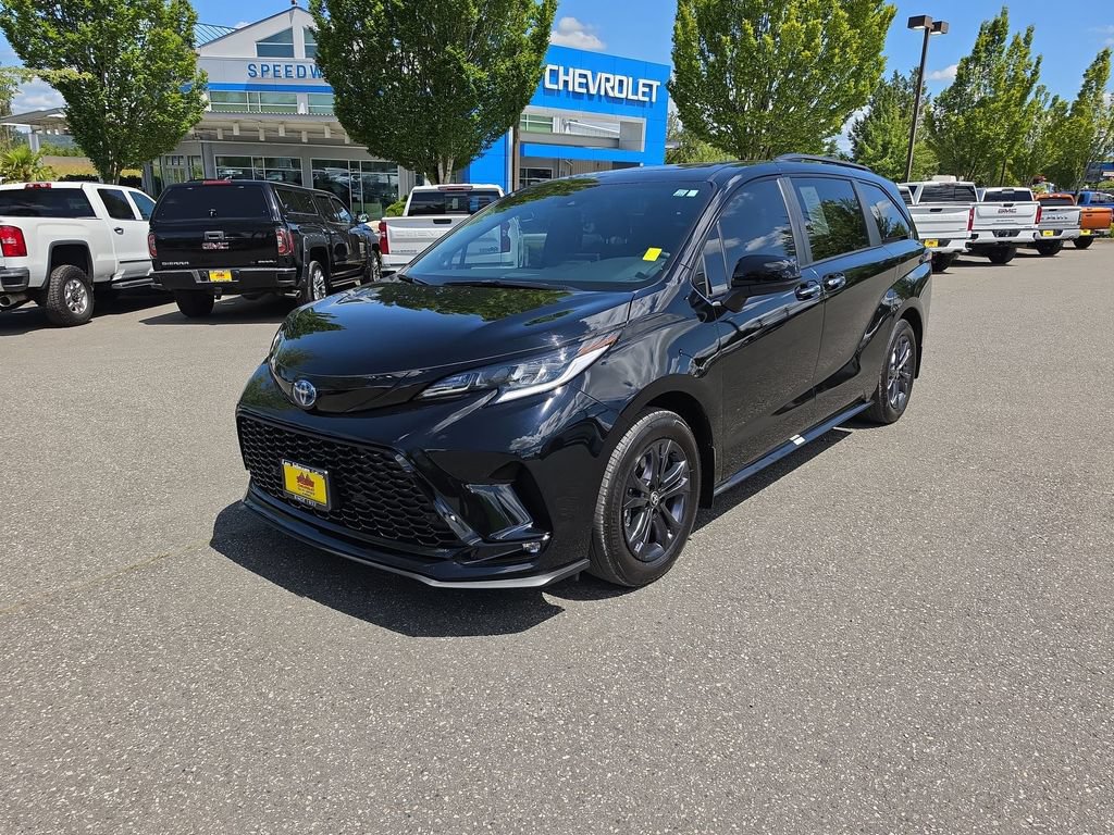 Used 2025 Toyota Sienna XSE AWD/4WD image 1