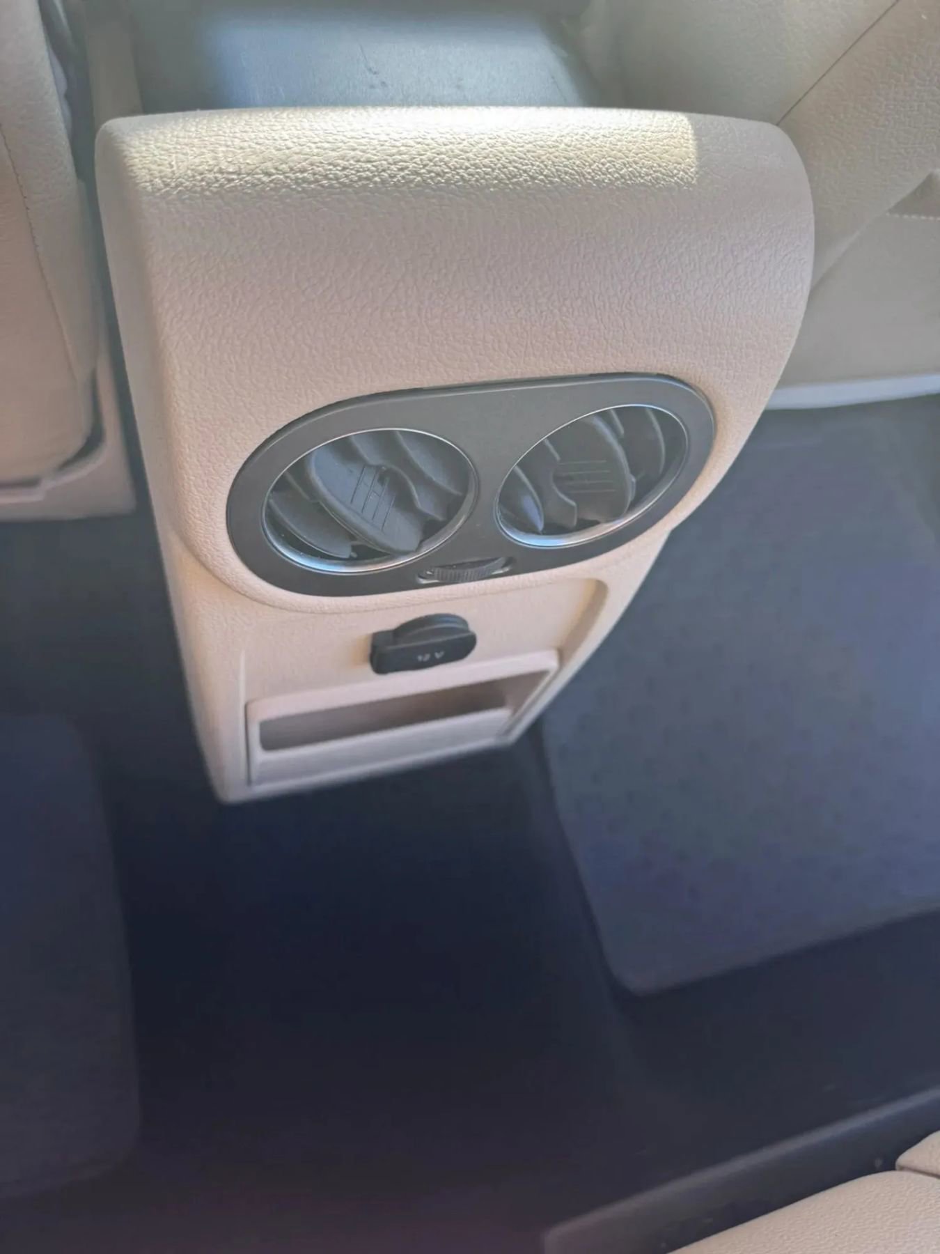 Used 2016 Volkswagen Tiguan S image 16