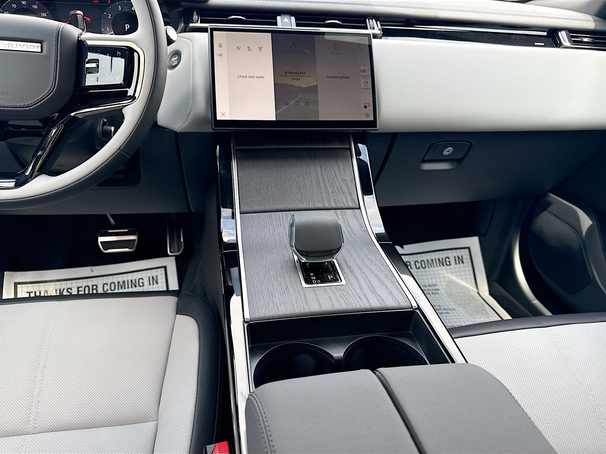New 2026 Land Rover Range Rover Velar Dynamic SE AWD/4WD image 18