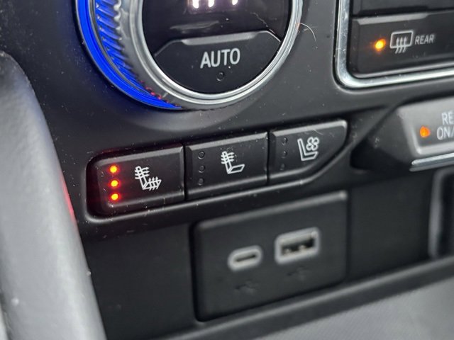 Used 2023 GMC Yukon XL SLT w/ SLT Premium Package image 30