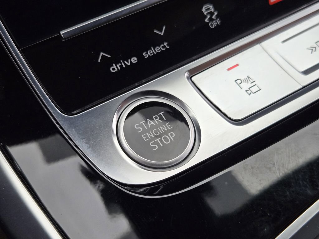 Certified 2025 Audi Q8 Prestige image 25
