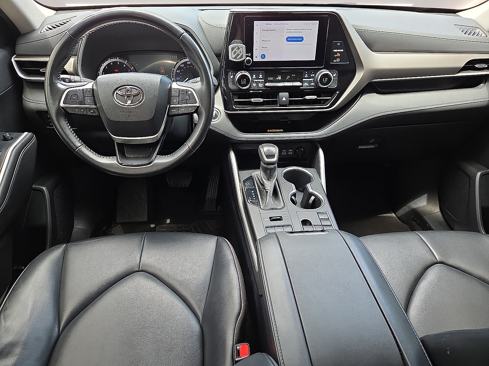 Used 2023 Toyota Highlander XLE AWD/4WD image 12