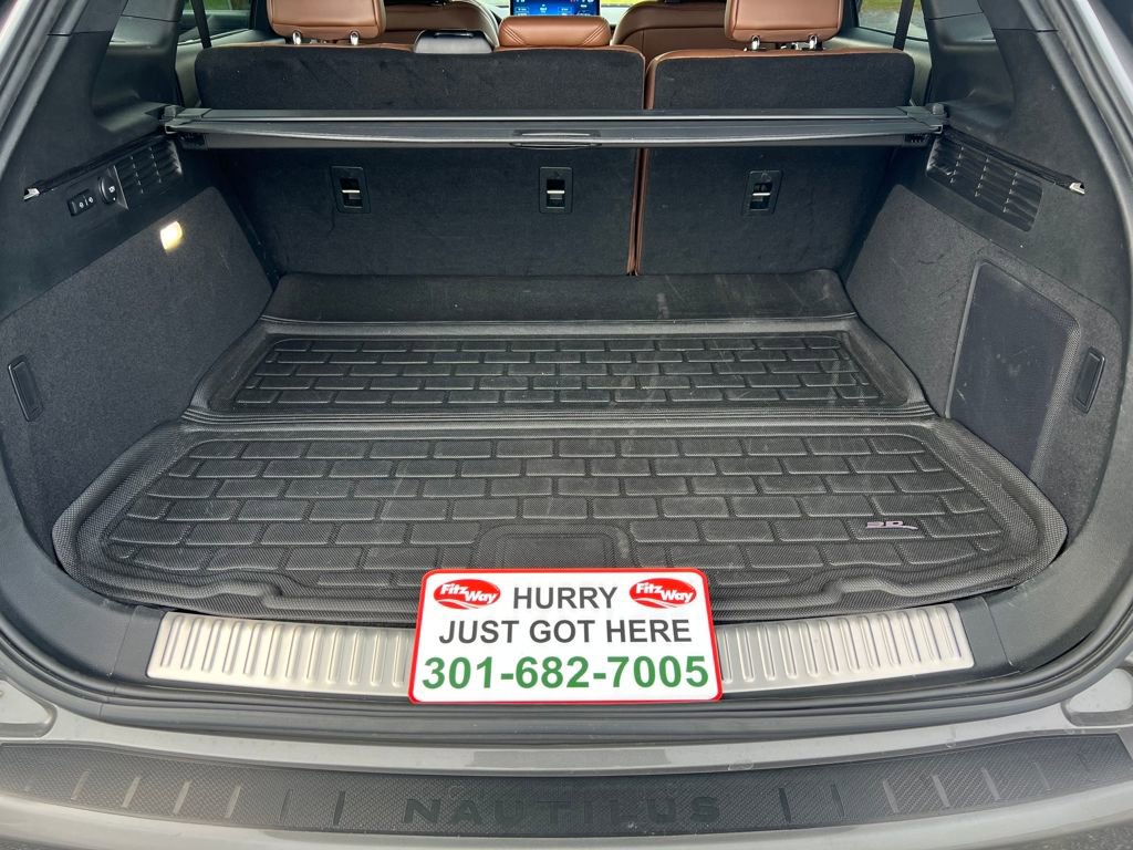 Used 2022 Lincoln Nautilus Reserve w/ Equipment Group 202A image 15