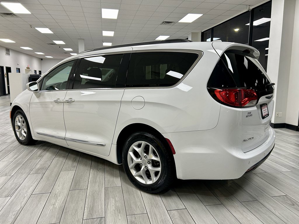 Used 2017 Chrysler Pacifica Touring-L w/ Tire & Wheel Group image 7