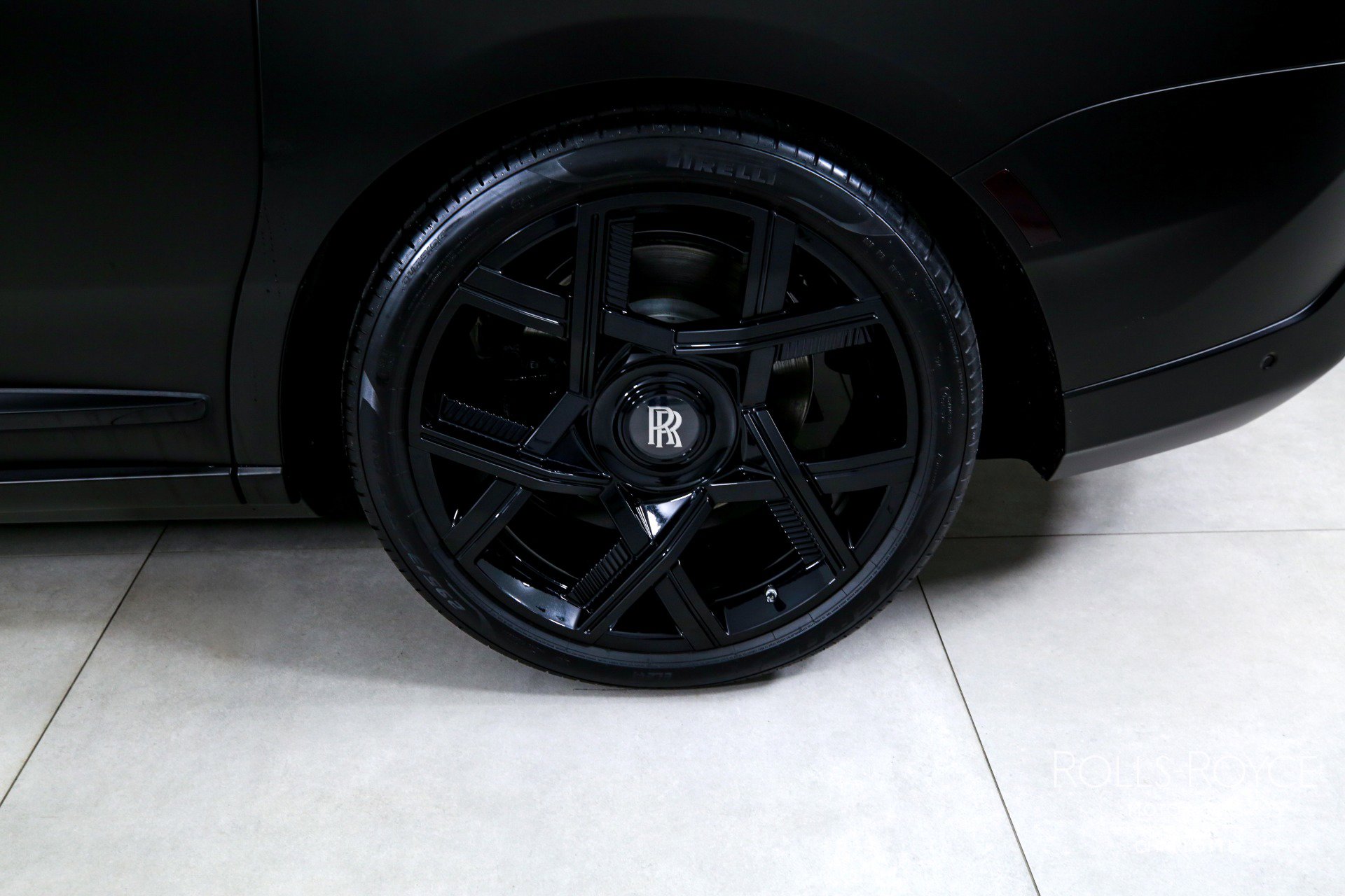 Certified 2025 Rolls-Royce Cullinan Black Badge image 38