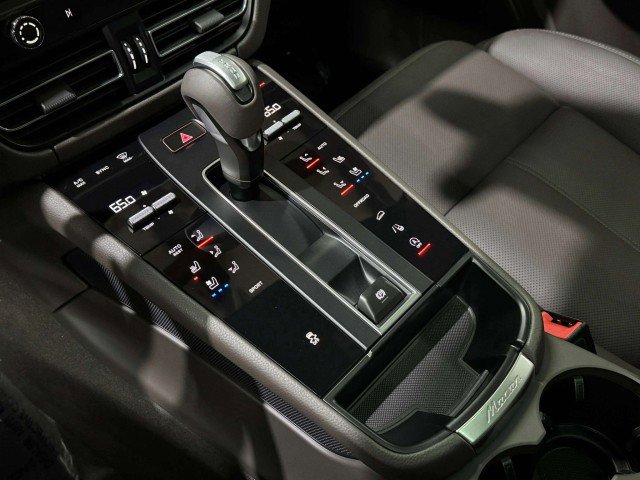 Used 2024 Porsche Macan image 71