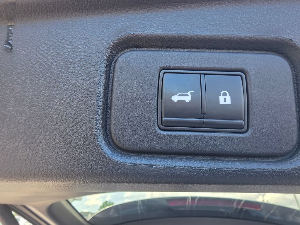 Certified 2022 Nissan Pathfinder SL w/ SL Black Package FWD image 11