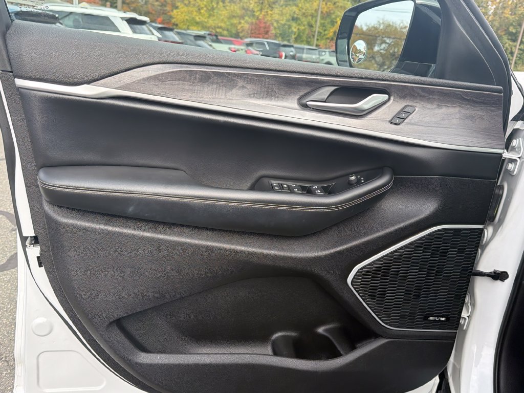 Used 2023 Jeep Grand Cherokee 4WD 4xe image 11