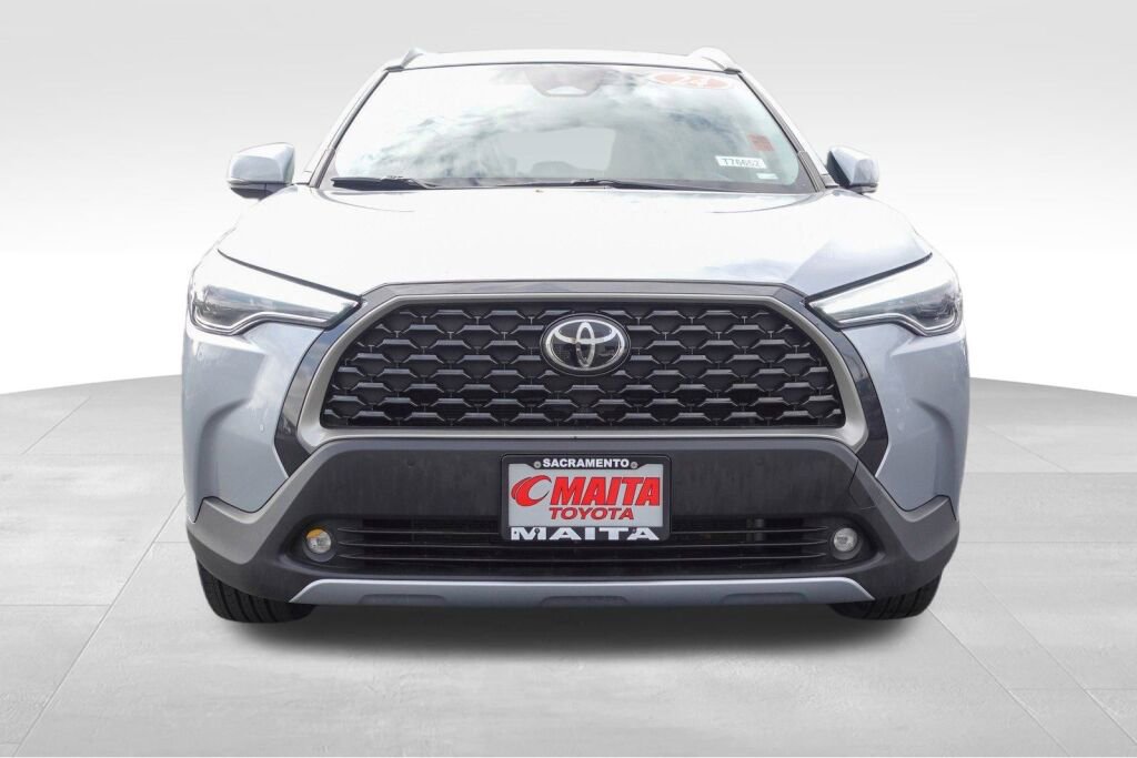Used 2024 Toyota Corolla Cross XLE image 9