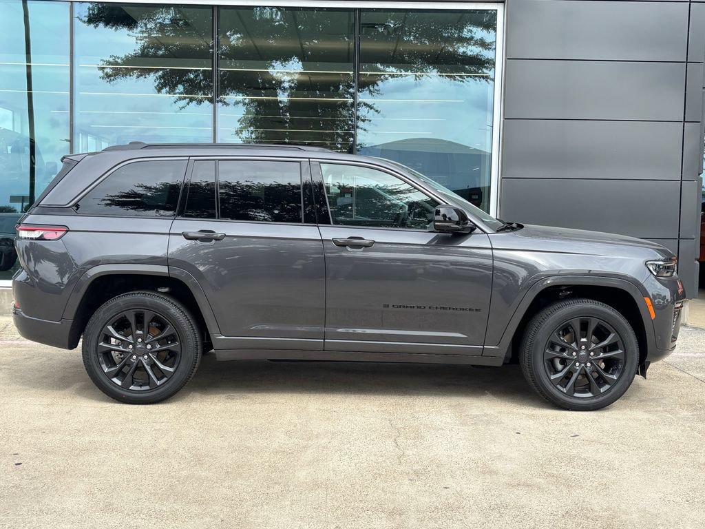 New 2026 Jeep Grand Cherokee Limited AWD/4WD image 2