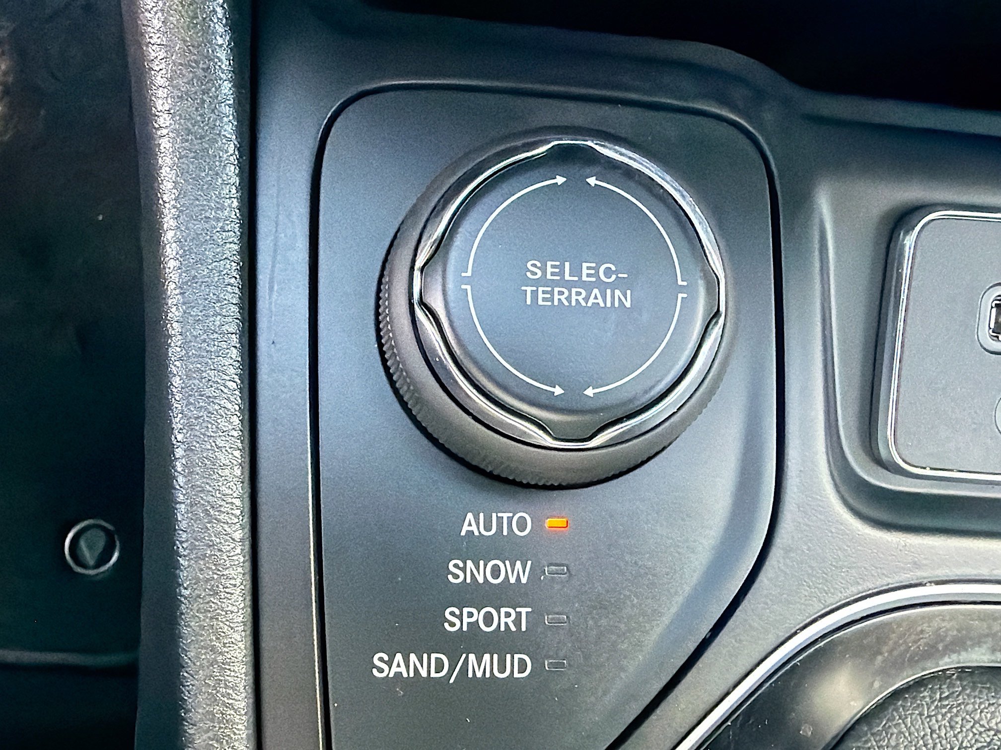 Used 2020 Jeep Cherokee Limited image 29