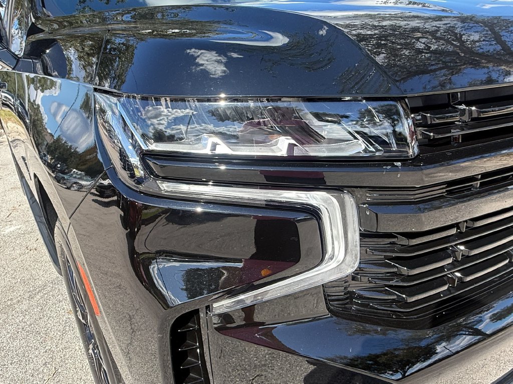 Used 2024 Chevrolet Suburban RST w/ Luxury Package RWD image 9