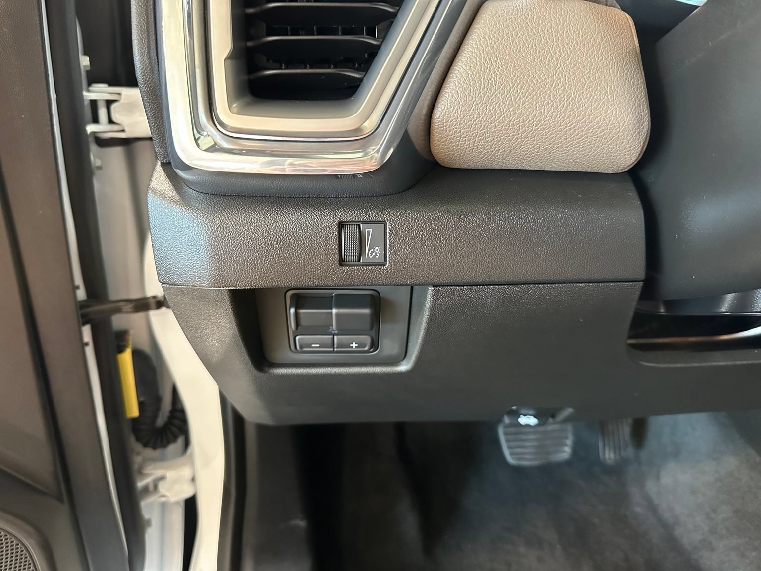 Used 2024 GMC Canyon Denali AWD/4WD image 22