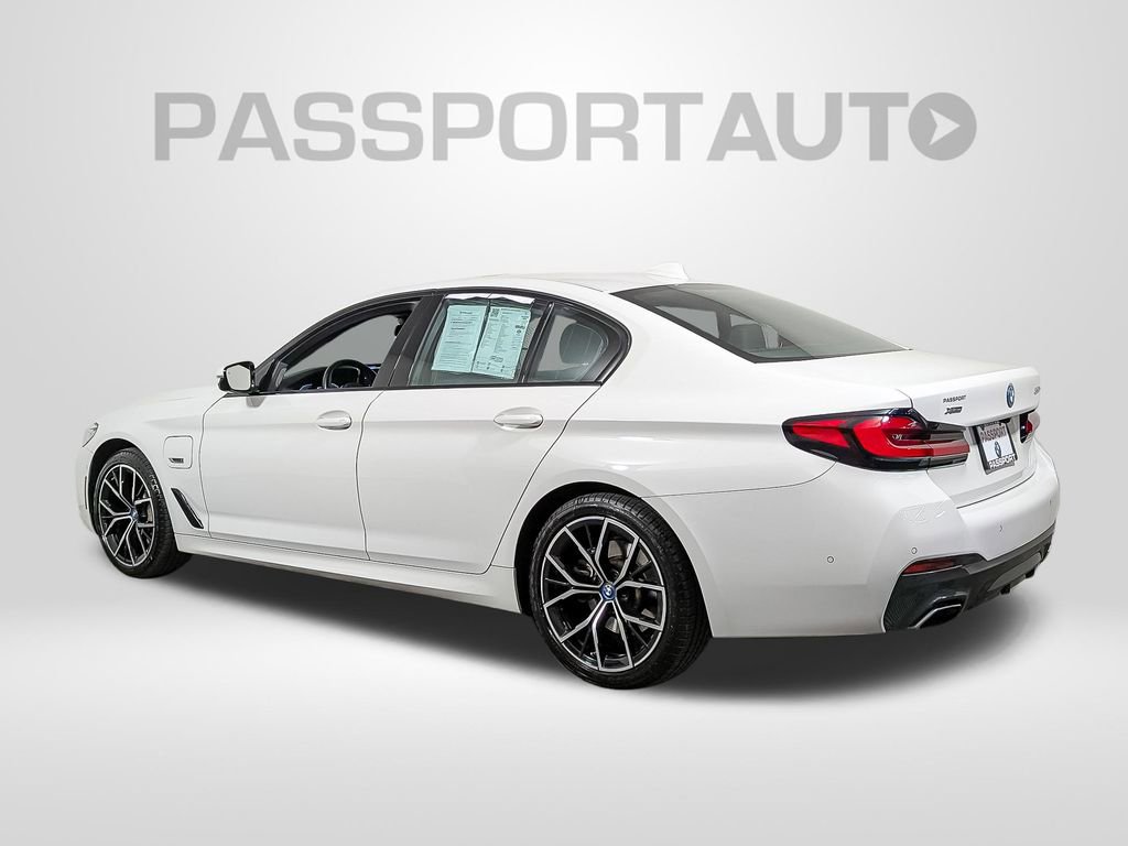 Certified 2023 BMW 530e xDrive w/ Premium Package image 3