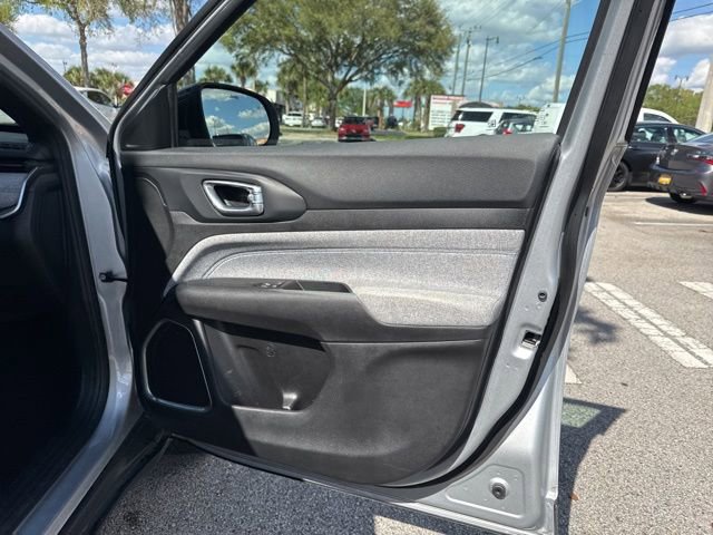 Used 2025 Jeep Compass Latitude image 13