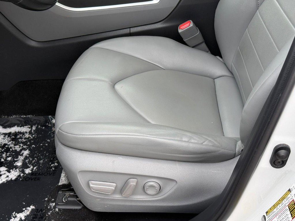 Used 2022 Toyota Highlander XLE image 19