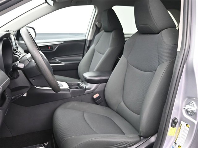 Used 2021 Toyota RAV4 LE image 10
