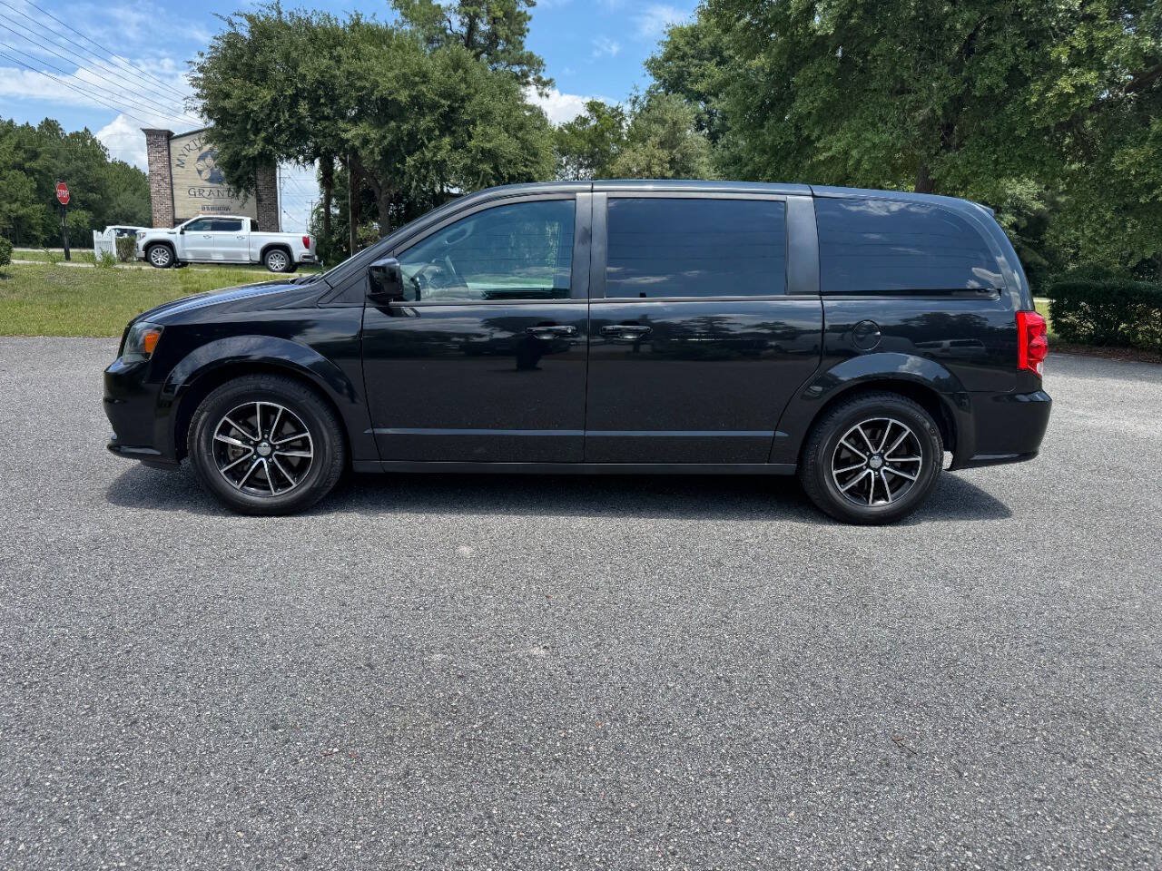 Used 2018 Dodge Grand Caravan GT FWD image 3