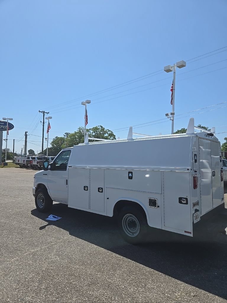 Used 2023 Ford E-350 and Econoline 350 Super Duty w/ Power Windows & Locks Group RWD image 4