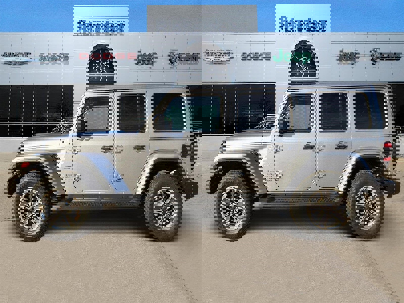 Used 2021 Jeep Wrangler Unlimited Sahara image 3