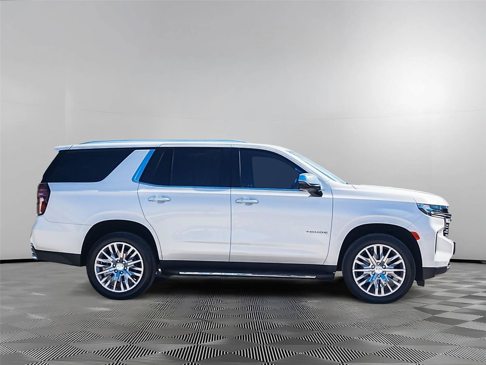 Used 2024 Chevrolet Tahoe Premier AWD/4WD image 4
