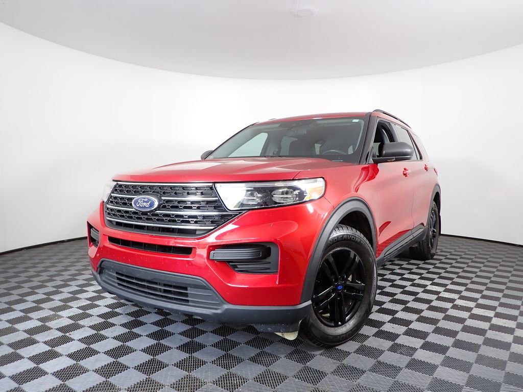Used 2023 Ford Explorer XLT AWD/4WD image 2