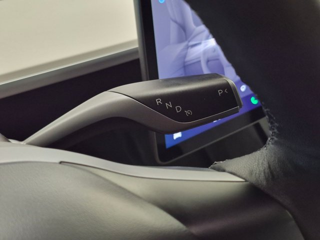 Used 2024 Tesla Model Y Performance AWD/4WD image 17