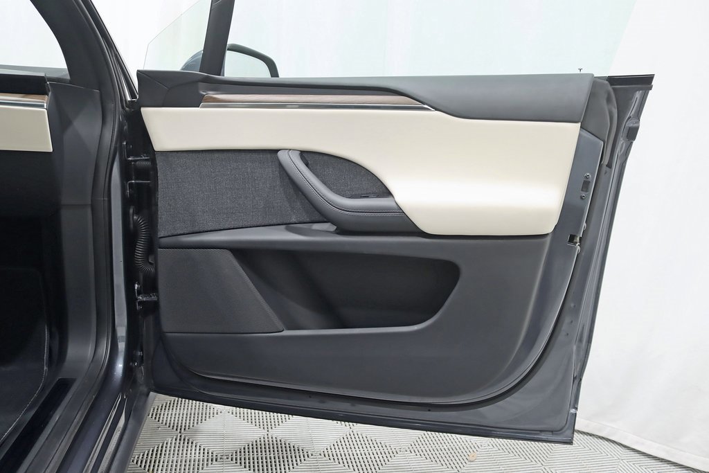 Used 2022 Tesla Model X image 34