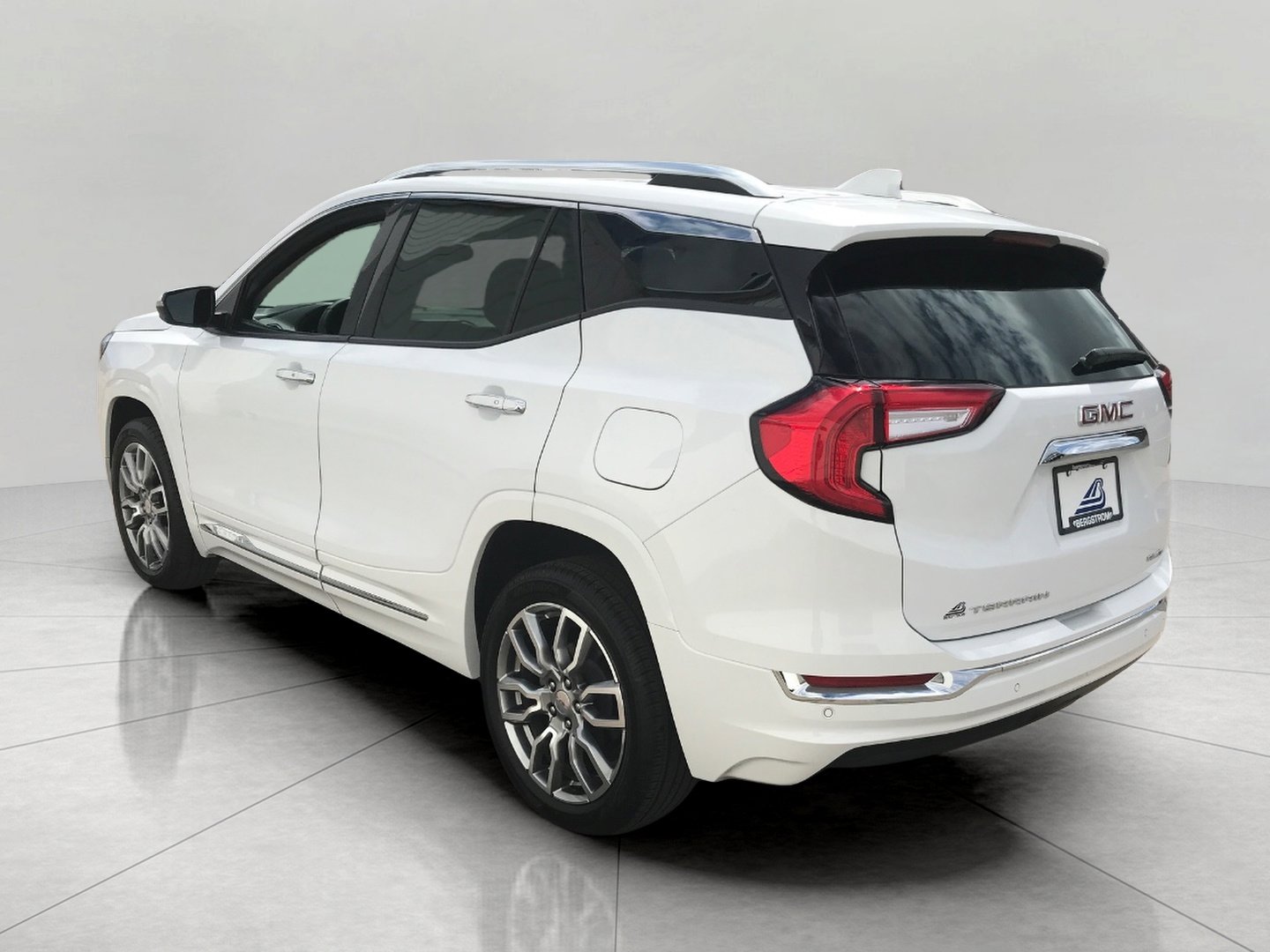 Used 2024 GMC Terrain Denali image 25
