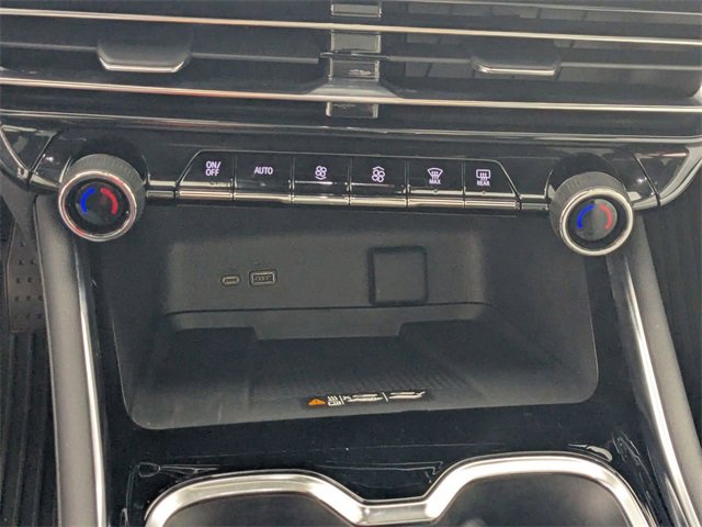 Certified 2025 Chevrolet Traverse High Country image 24