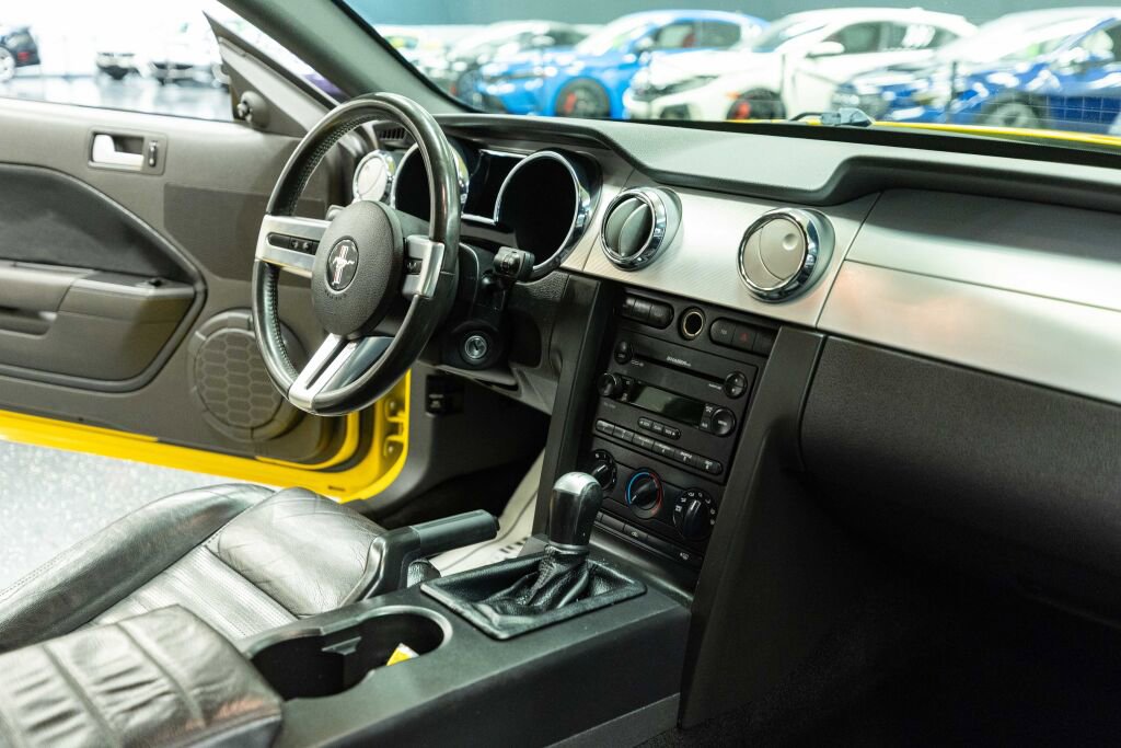 Used 2005 Ford Mustang GT Premium image 11