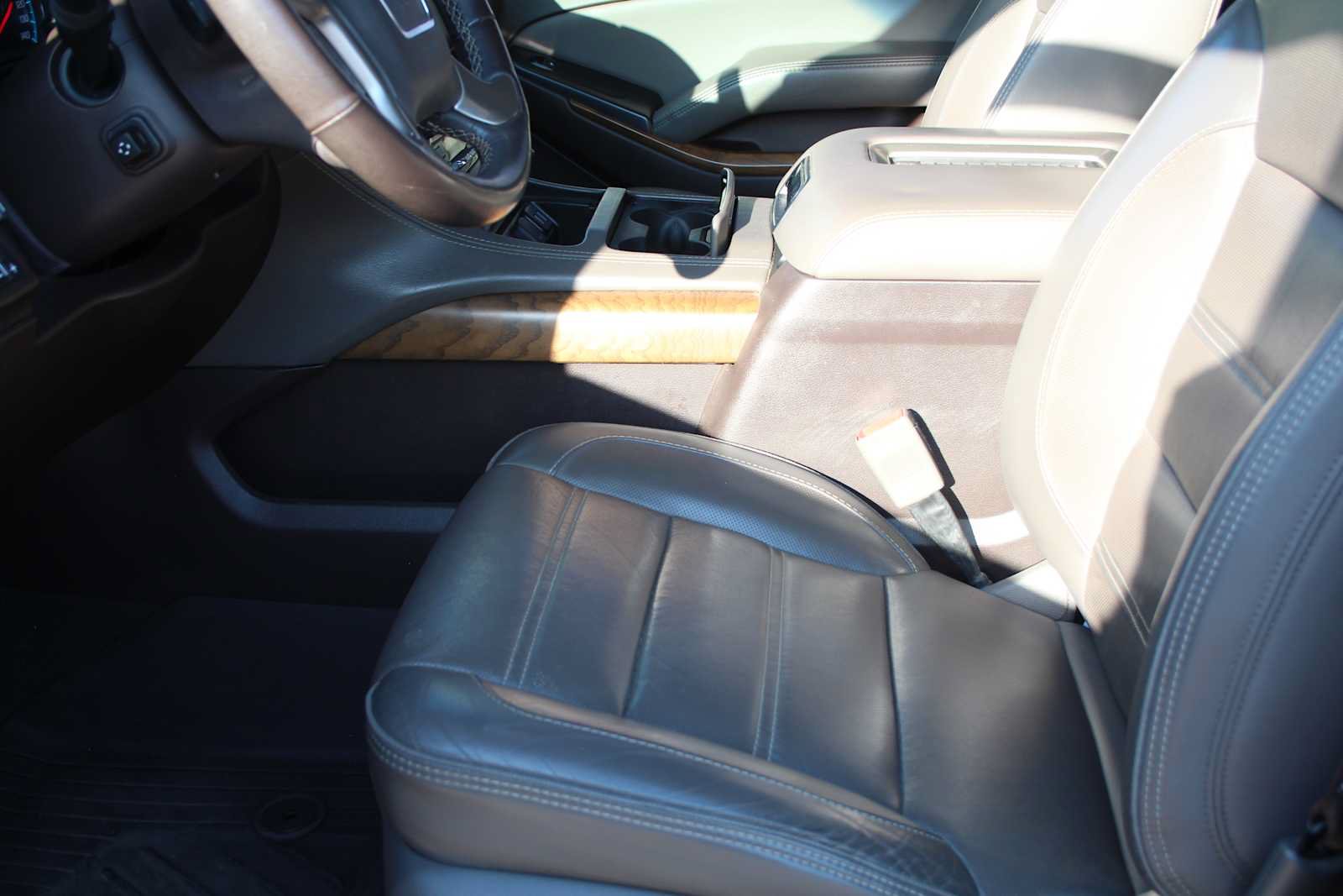 Used 2020 GMC Yukon Denali w/ Open Road Package AWD/4WD image 29