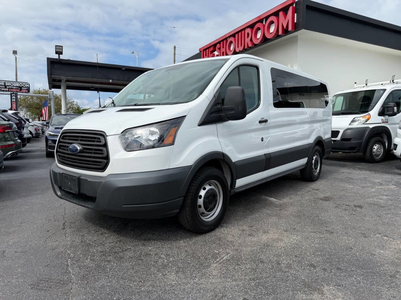 Used 2017 Ford Transit 150 XL RWD image 1