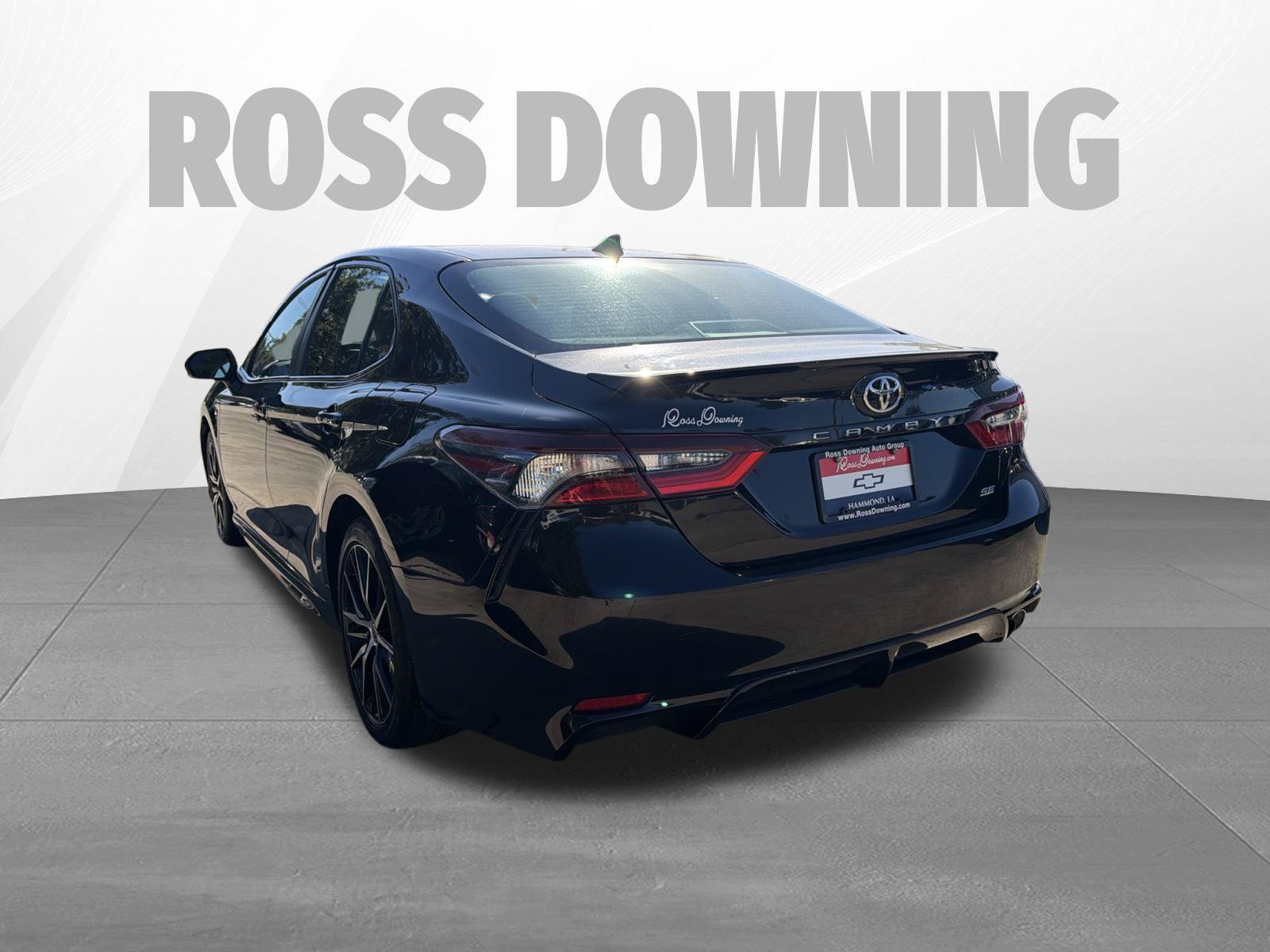 Used 2023 Toyota Camry SE FWD image 6