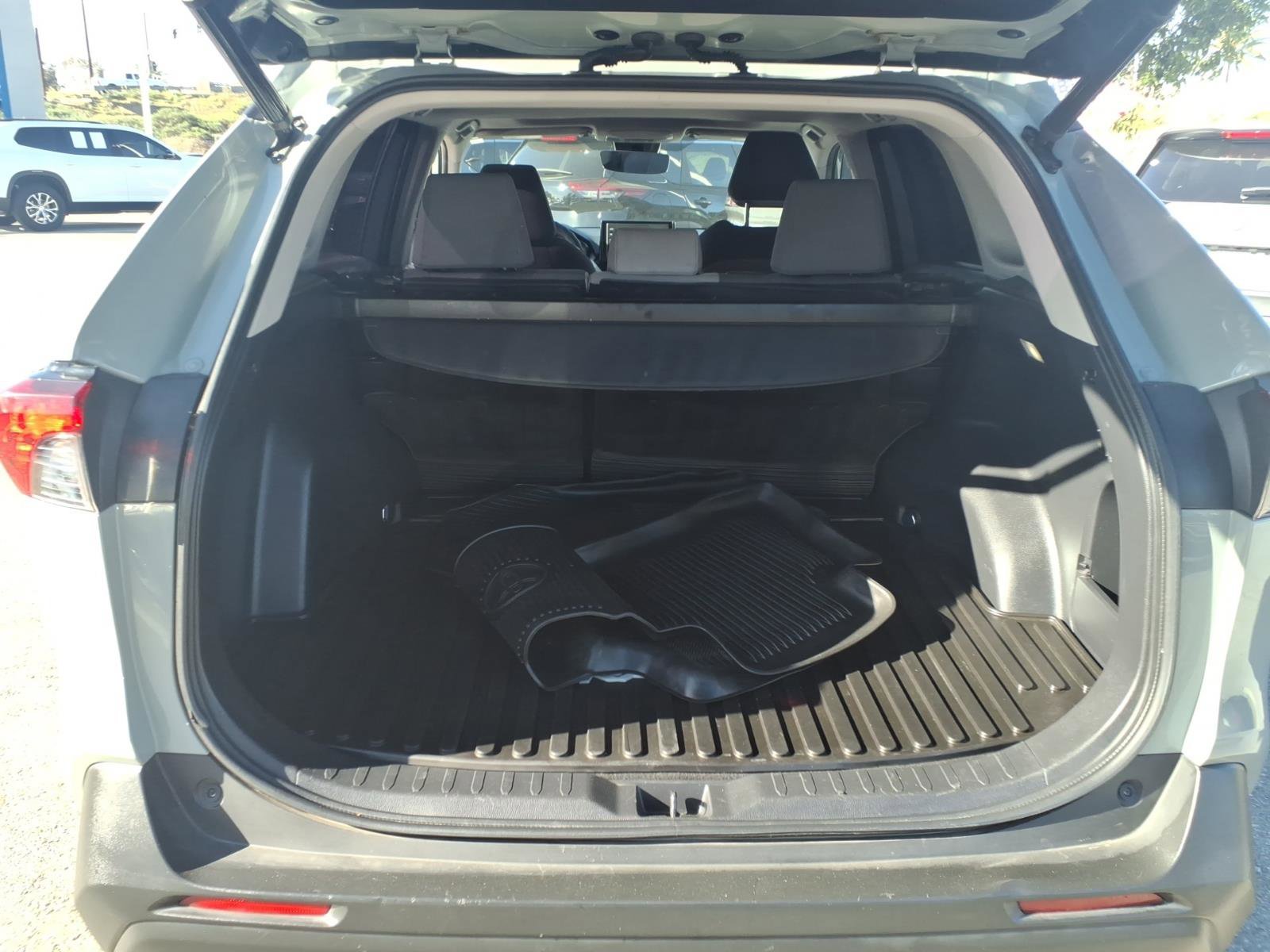 Used 2022 Toyota RAV4 XLE w/ Convenience Package image 10