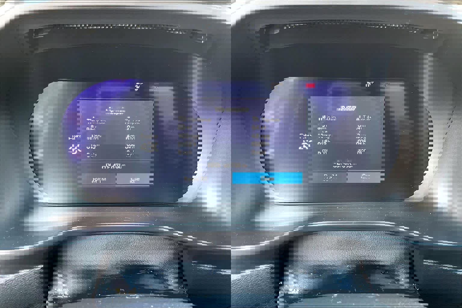 Used 2023 Volvo XC40 B5 Core w/ Convenience Package image 26