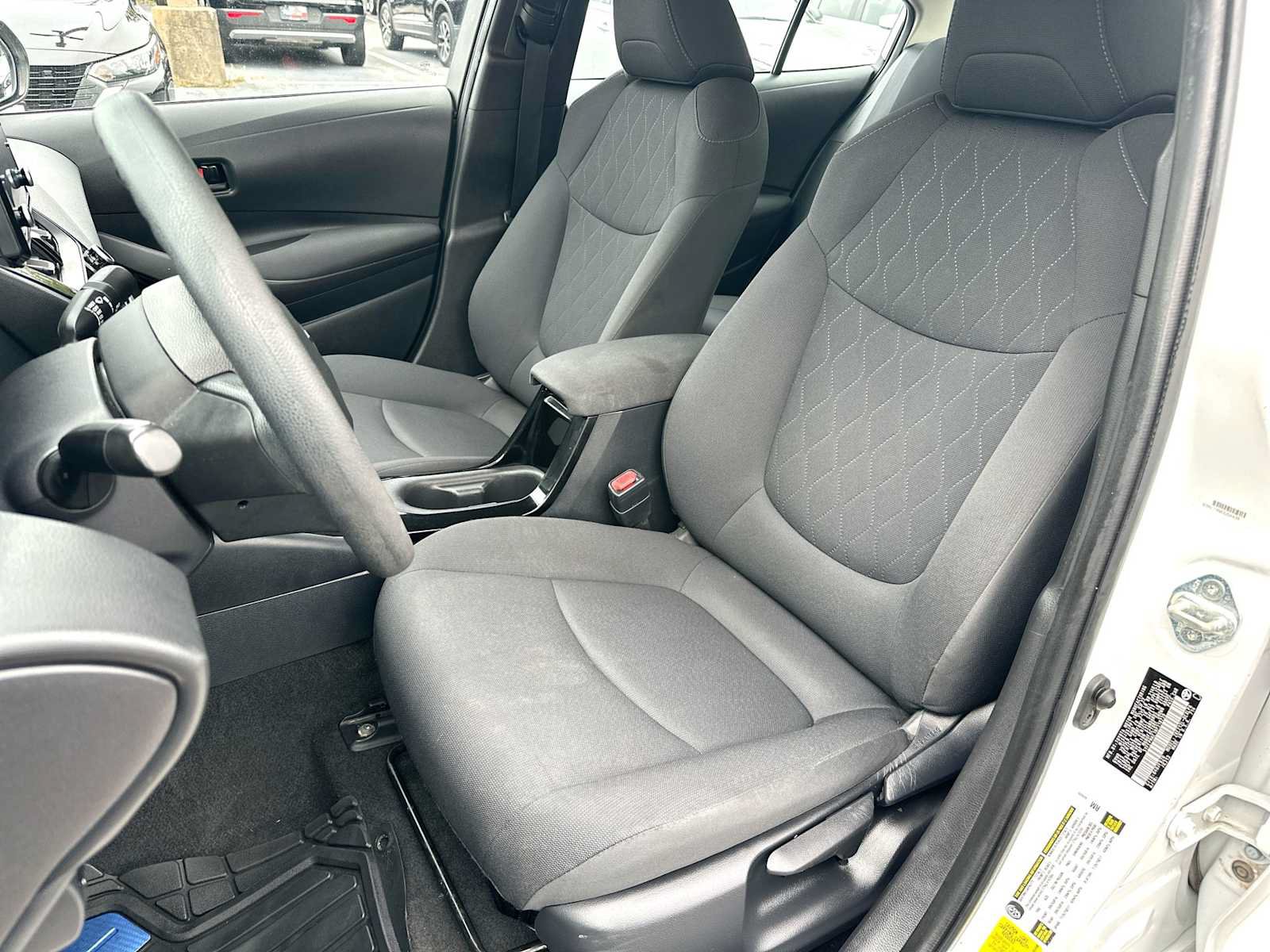 Used 2022 Toyota Corolla LE FWD image 17