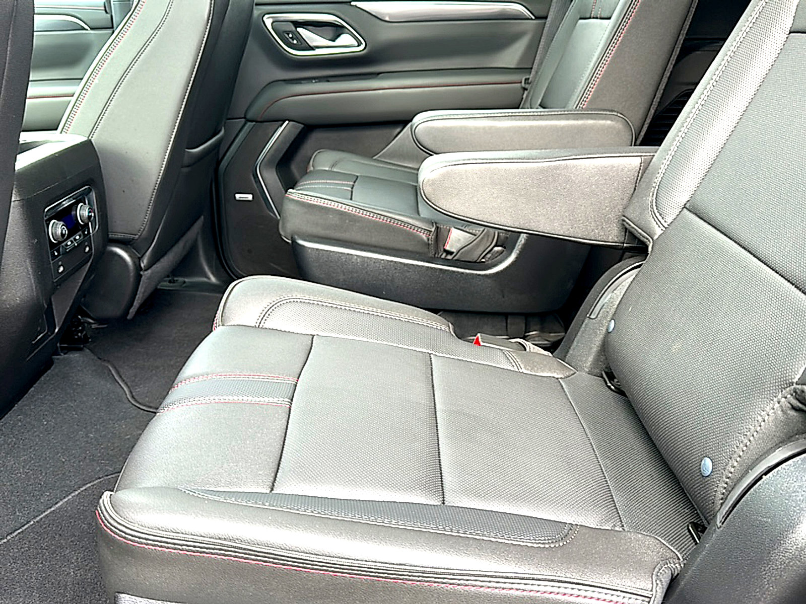 Used 2024 Chevrolet Tahoe RST w/ Luxury Package AWD/4WD image 19
