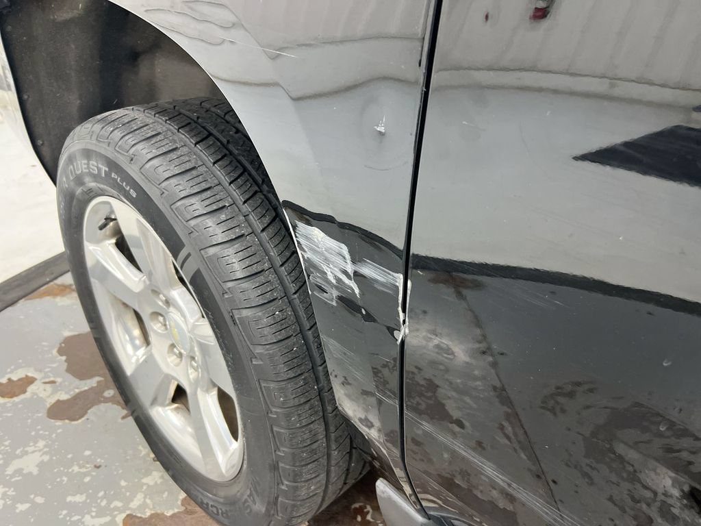 Used 2018 Chevrolet Suburban LT AWD/4WD image 34
