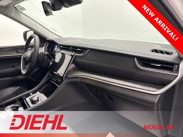 Used 2023 Jeep Grand Cherokee Limited w/ Black Appearance Package image 17