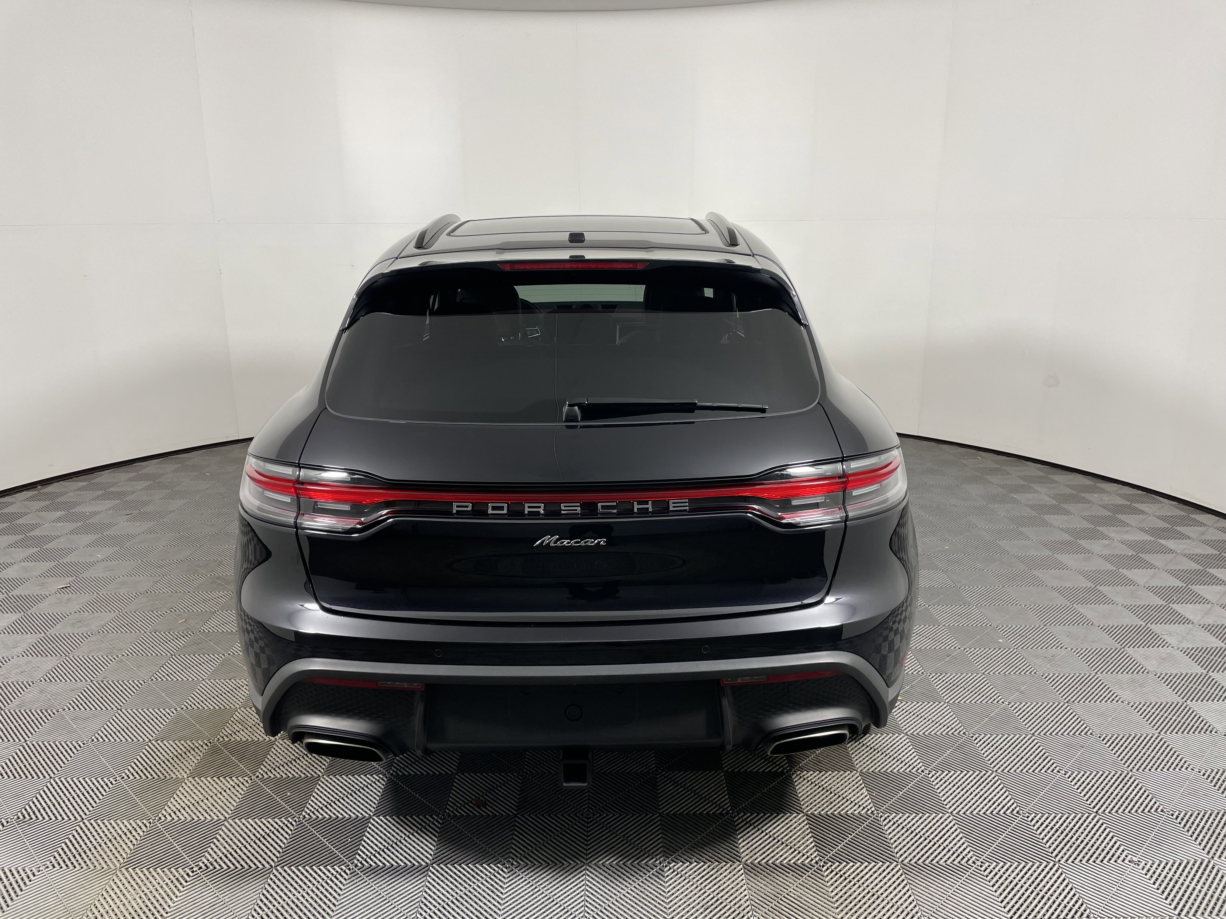 Used 2025 Porsche Macan image 6