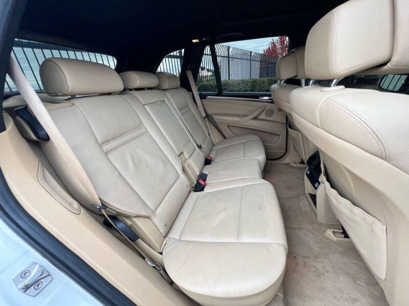 Used 2011 BMW X5 xDrive50i image 29