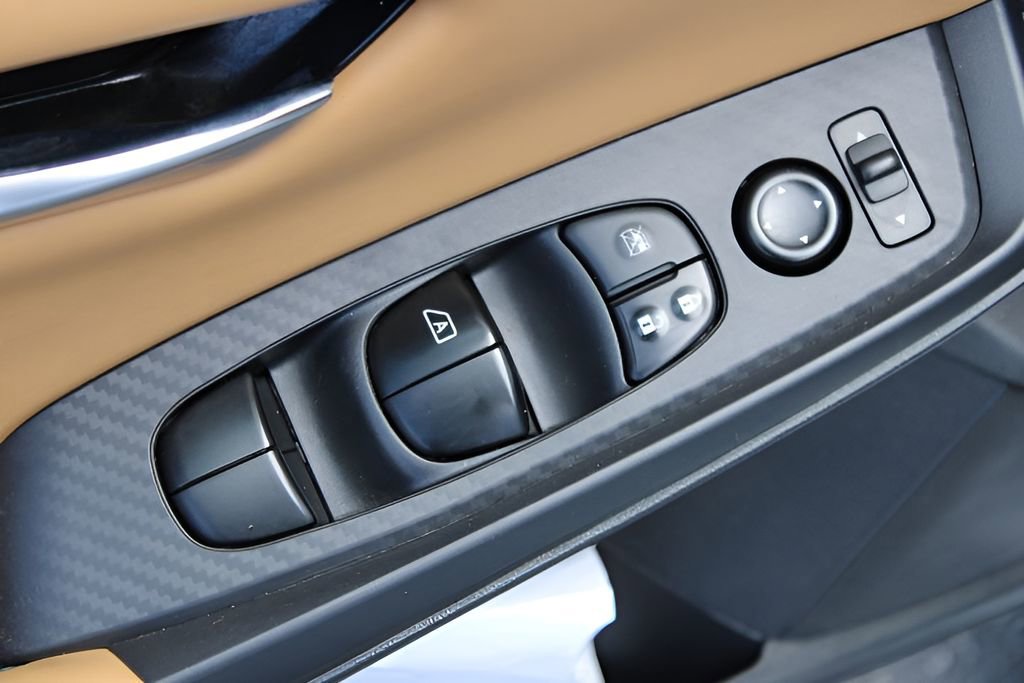 Used 2022 Nissan Sentra SV w/ SV Premium Package image 18