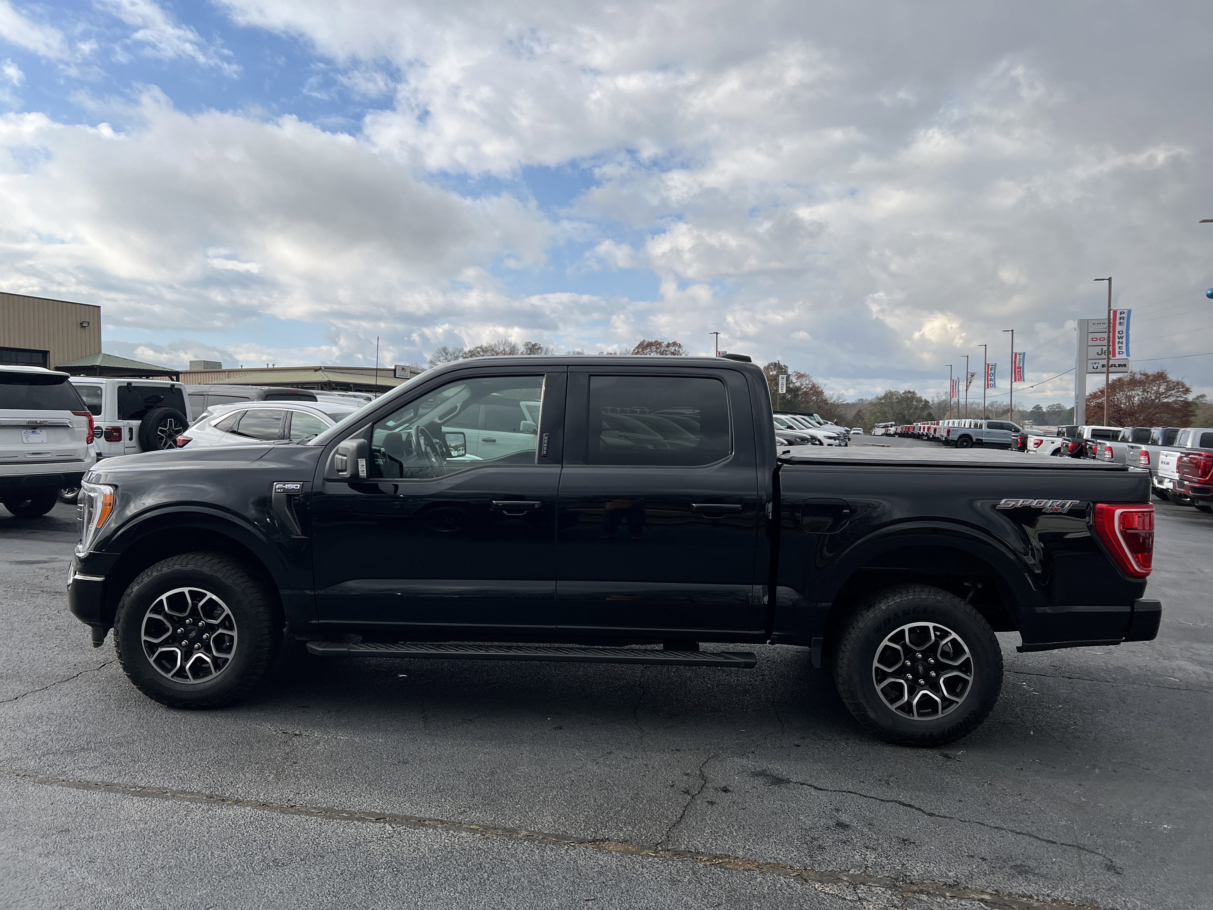 Certified 2022 Ford F150 XLT w/ Equipment Group 302A High image 8